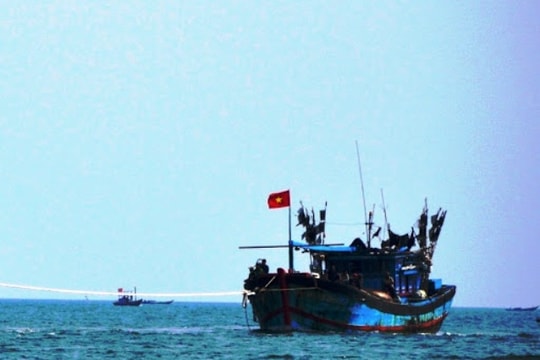  Tìm kiếm một ngư dân Nghệ An mất tích trên Vịnh Bắc Bộ