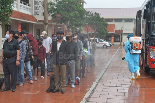 Vì sao Nghệ An tạm dừng tiếp nhận công dân từ các tỉnh khác chuyển đến để cách ly?