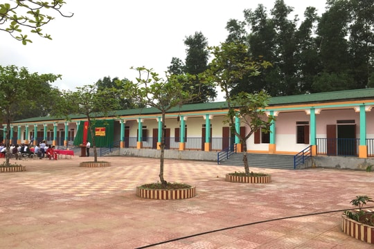 Bàn giao công trình cải tạo, nâng cấp trường mầm non Lạc Sơn ở Đô Lương (Nghệ An) 