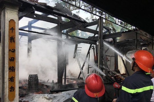    Nhà thờ họ 12 đời ở Nghệ An bị lửa thiêu rụi