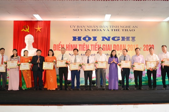 Ngành văn hóa, thể thao tôn vinh 18 tập thể, cá nhân điển hình tiên tiến 