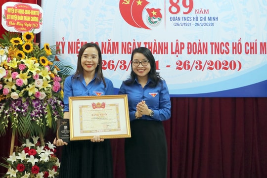 Trao giải thưởng Lý Tự Trọng cấp toàn quốc cho nữ cán bộ Đoàn Nghệ An