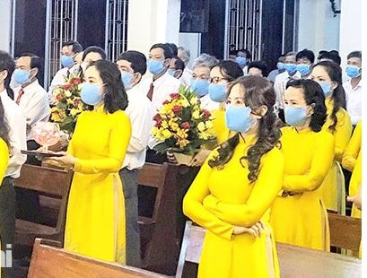 Giáo phận Vinh yêu cầu người dự thánh lễ phải đeo khẩu trang, rửa tay sát khuẩn