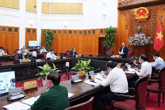 Thủ tướng: Tạm dừng mọi hoạt động hội họp, tập trung trên 20 người