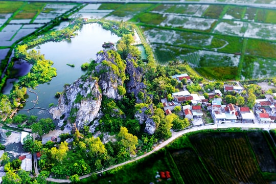 Hòn Mục Sơn xứ Nghệ nguyên nét hoang sơ, cổ quái