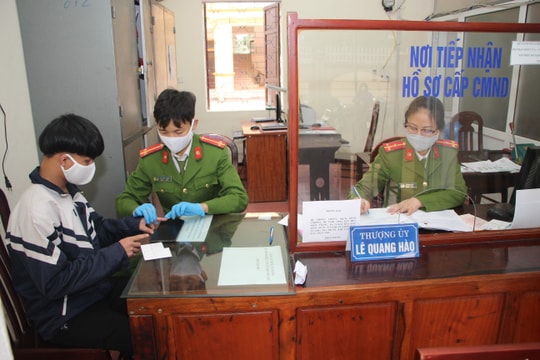 Nghệ An: Nỗ lực cấp đổi hộ khẩu cho người dân vùng sáp nhập