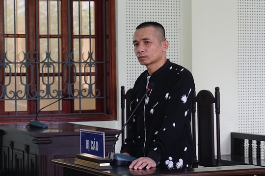 'Chém' đứt tình làng nghĩa xóm từ...chén rượu được rót không đều!