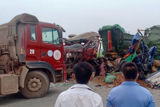 Nghệ An: Tai nạn xe tải nghiêm trọng, 2 người thiệt mạng  ​
