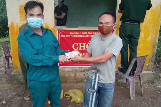 Người dân Nghệ An góp thực phẩm ủng hộ khu cách ly và chốt kiểm dịch biên giới