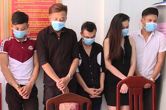 7 thanh niên nam, nữ phê ma túy trong quán karaoke