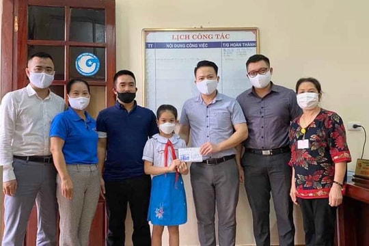 Thiếu nhi Nghệ An mổ lợn đất ủng hộ phòng, chống dịch Covid - 19