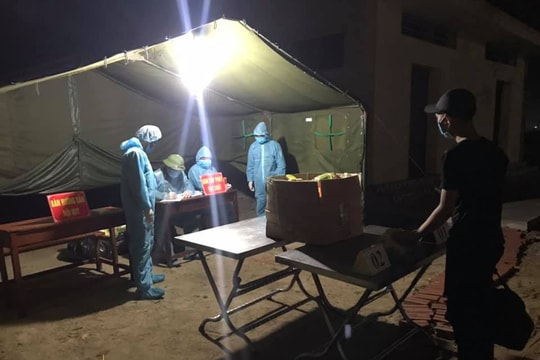 Nghệ An trắng đêm cách ly người dân về từ Lào, Thái Lan qua Cửa khẩu Cầu Treo