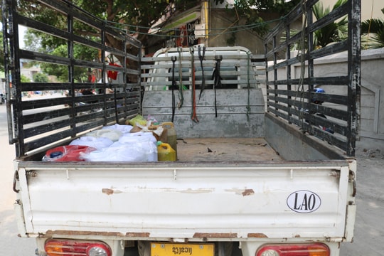 Lập biên bản người đàn ông có hành vi vận chuyển xăng dầu số lượng lớn không phép