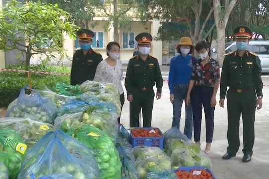 Thắm tình quân dân trên 'trận tuyến' phòng, chống dịch Covid-19