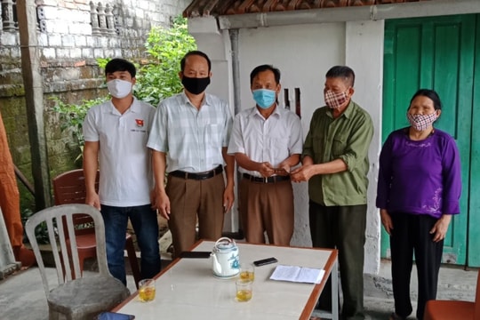 Thương binh nặng ở Nghệ An ủng hộ tiền trợ cấp cho công tác phòng chống Covid - 19