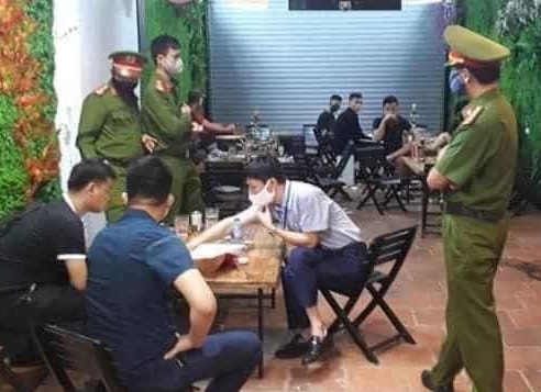 Nghệ An xử phạt một quán nhậu hoạt động bất chấp lệnh cấm cách ly xã hội