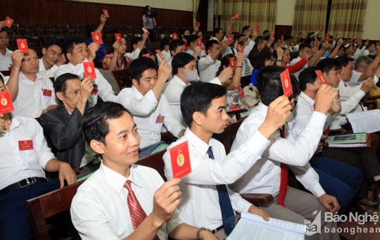 Ban Bí thư hướng dẫn về thủ tục, hồ sơ ứng cử, đề cử tại đại hội đảng bộ các cấp