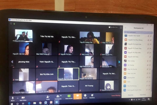 Phụ huynh, học sinh Nghệ An vất vả vì học trực tuyến