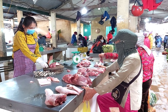 Vì sao Chính phủ yêu cầu giảm giá, thịt lợn ở Nghệ An vẫn neo mức cao? 