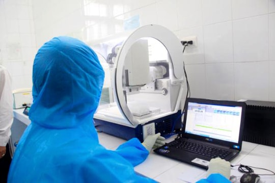 Bệnh viện ĐK Cửa Đông hỗ trợ hệ thống máy xét nghiệm tự động virus SARS-CoV-2 cho CDC Nghệ An