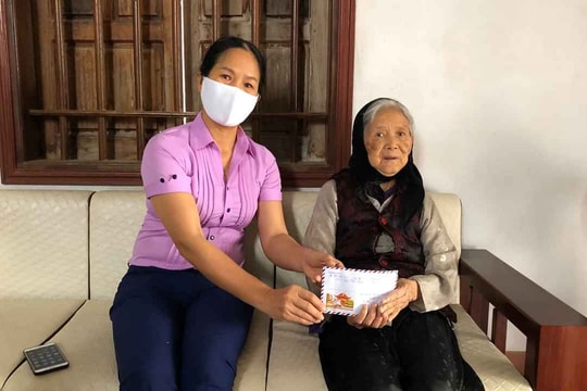 Mẹ Việt Nam anh hùng ủng hộ 2 triệu đồng phòng, chống dịch Covid-19