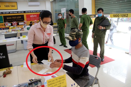 Hàng loạt cửa hàng không thiết yếu tại Nghệ An vẫn ngang nhiên hoạt động