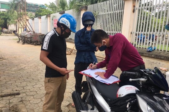 Xử phạt thêm 6 trường hợp ra đường không đeo khẩu trang ở TP Vinh