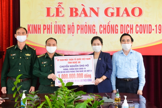 Ủy ban MTTQ tỉnh bàn giao hơn 5,8 tỷ đồng cho công tác phòng, chống dịch Covid-19