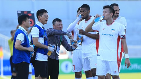 V.League 2020 tiếp tục phải hoãn vô thời hạn; Ngoại hạng Anh ra hạn chót kết thúc mùa giải