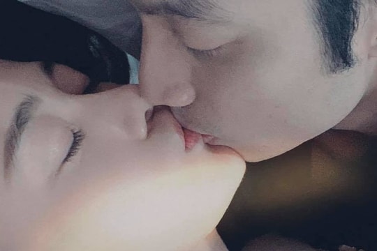 Phương Oanh khoe ảnh hôn người yêu trên Facebook gây 'sốt'