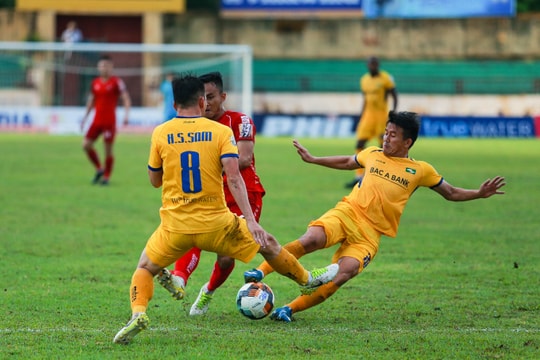Bóng đá Thái Lan làm ‘cách mạng’, phương án nào cho V.League?
