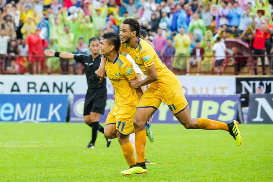 Vì sao Sông Lam Nghệ An ngày càng ‘khô hạn’ bàn thắng?