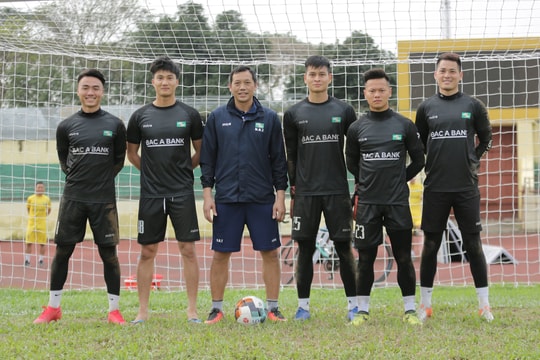 Vị trí thủ môn tại SLNA: Cuộc khủng hoảng thừa và thiếu