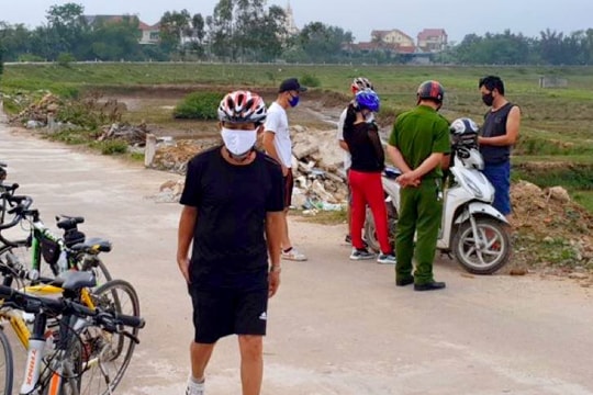 Nghệ An xử phạt 5 trường hợp đạp xe tập thể dục giữa lệnh cách ly xã hội