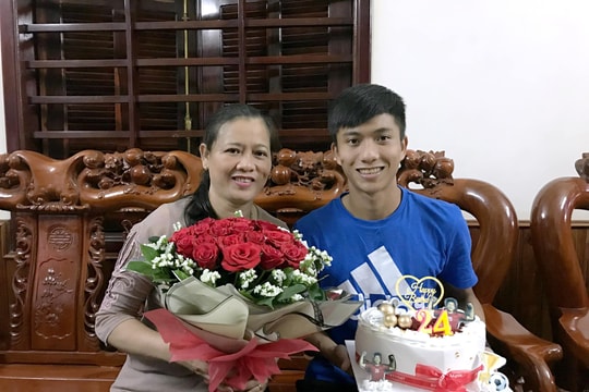 Phan Văn Đức, Quang Hải và những chàng trai ‘tháng 4’ của bóng đá Việt Nam