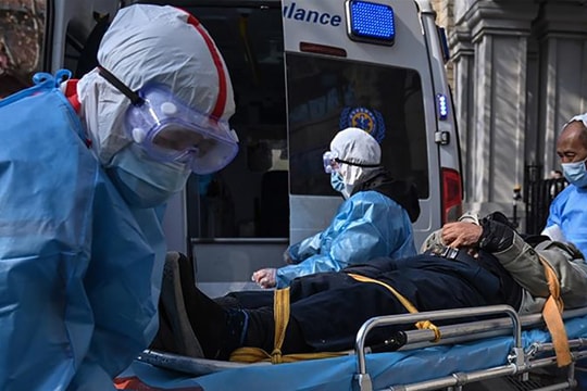 Trung Quốc - phương Tây 'khẩu chiến' về cách xử lý Covid-19