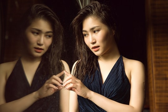 Hương Tràm khoe vũ đạo gợi cảm khi tránh dịch COVID-19 tại Mỹ