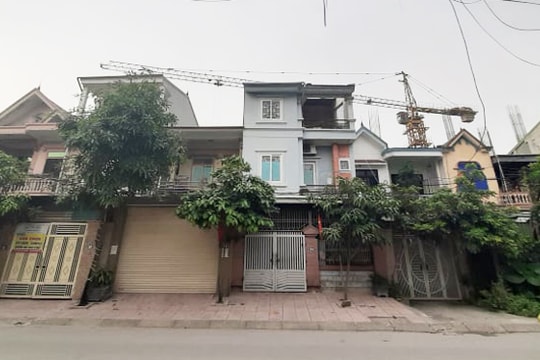 Cần trục tháp của Công ty CP Tập đoàn Hoành Sơn lắp đặt ở TP. Vinh đã hết hạn kiểm định?