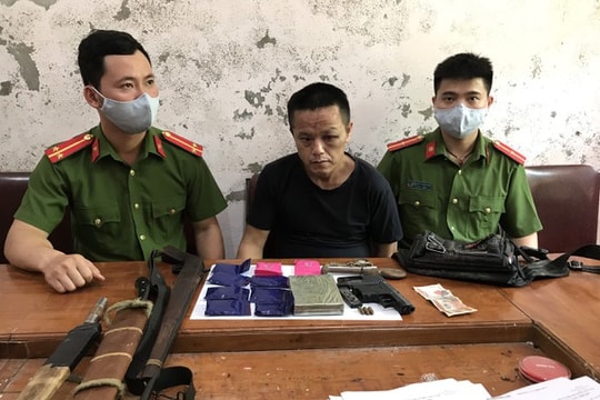 Cuộc vật lộn giữa trinh sát với ông trùm ma túy dưới khe suối