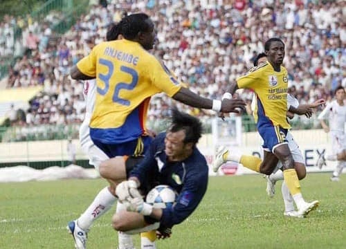 Phạm Đức Anh - hành trình từ chàng thủ môn tội nghiệp đến vị trí HLV trẻ của SLNA