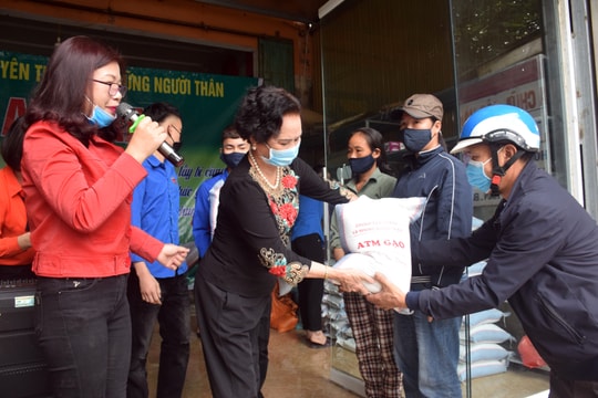 Chương trình ATM gạo hỗ trợ người nghèo tại Yên Thành