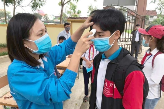 Hàng trăm đội phản ứng nhanh hỗ trợ các trường trong ngày đầu đi học trở lại