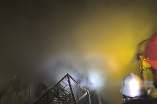 Cửa hàng điện tử tại Yên Thành bốc cháy trong đêm