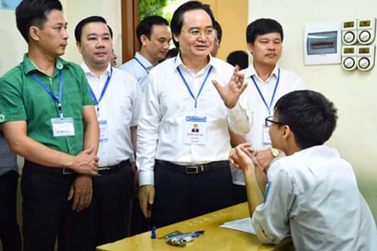 Giao cho địa phương tổ chức thi tốt nghiệp THPT dưới sự giám sát của Bộ Giáo dục và Đào tạo