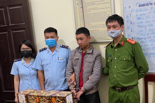 Nghỉ phòng dịch Covid-19, nam học sinh lớp 11 buôn pháo nổ bị bắt giữ