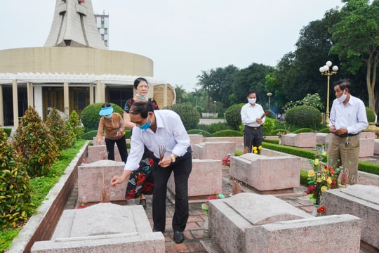 Hội hỗ trợ gia đình liệt sỹ Nghệ An dâng hương tưởng niệm các Anh hùng liệt sỹ