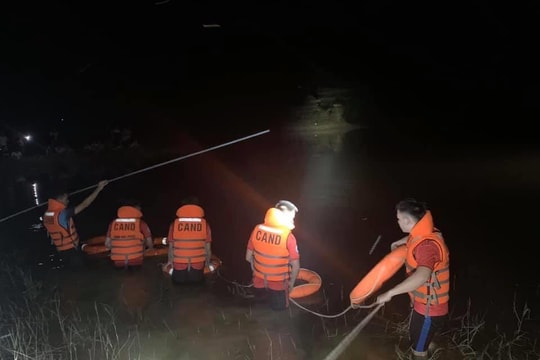 Xuyên đêm tìm thi thể 2 chú cháu ở Nghệ An đuối nước khi đánh cá ở đập