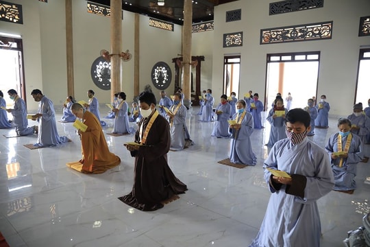 Các chùa ở Nghệ An nghiêm túc phòng dịch Covid-19 trong Đại lễ Phật đản