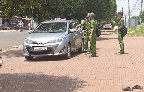 Tài xế taxi đâm đồng nghiệp tử vong do tranh giành khách