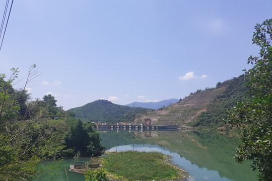 Nghệ An: Dân phải chi tiền mới được ký xác nhận nguồn gốc đất để được thủy điện đền bù?